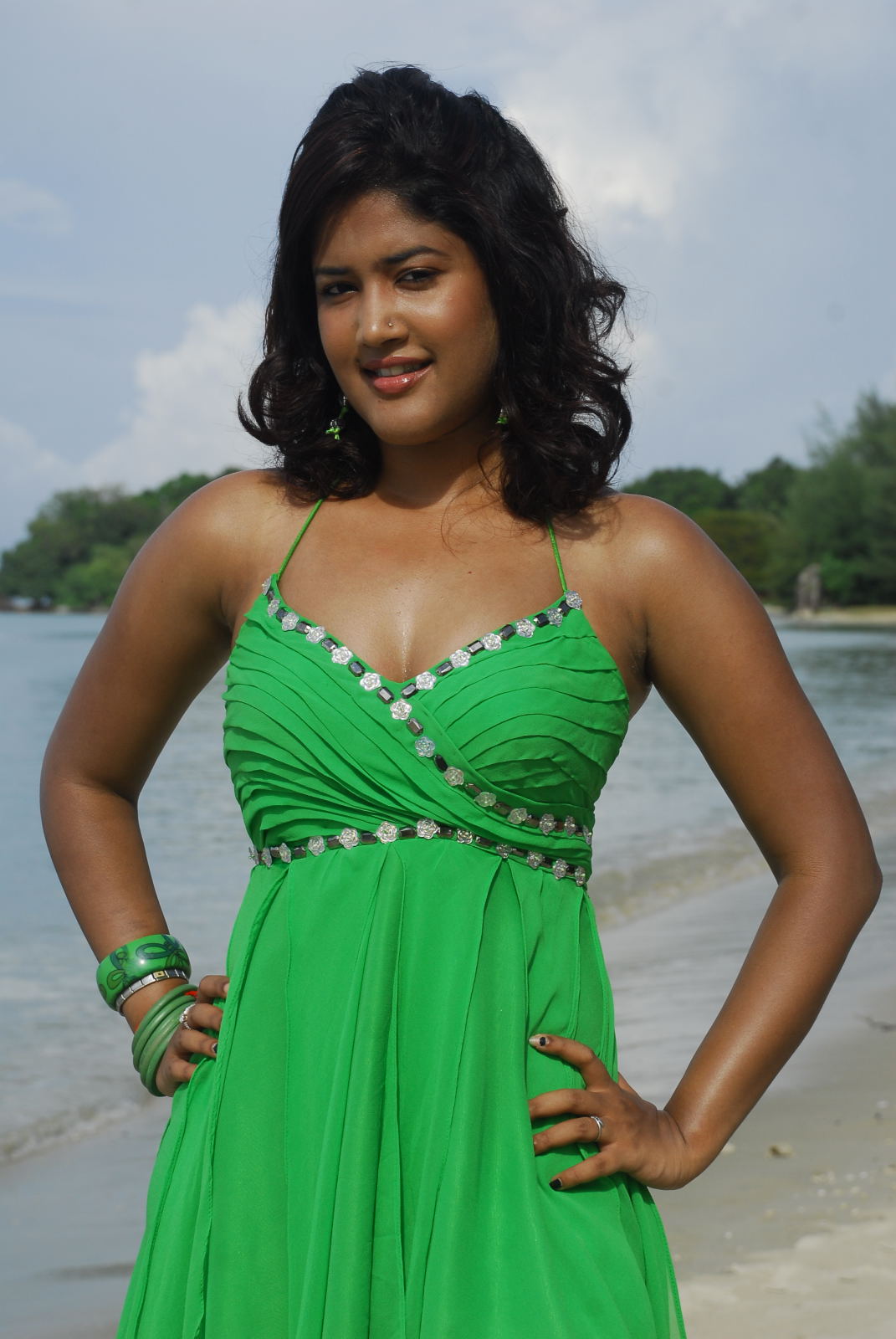 Soumya Bollapragada hot in green mini skirt pictures | Picture 67389